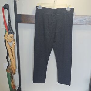 Forever 21 Charcoal Capris (🛍 Bundle ANY 6/$36)